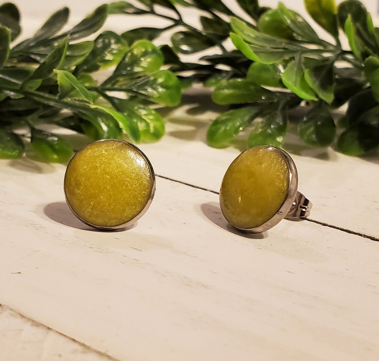 Sassy Studs (12mm)- Yellow Pearl