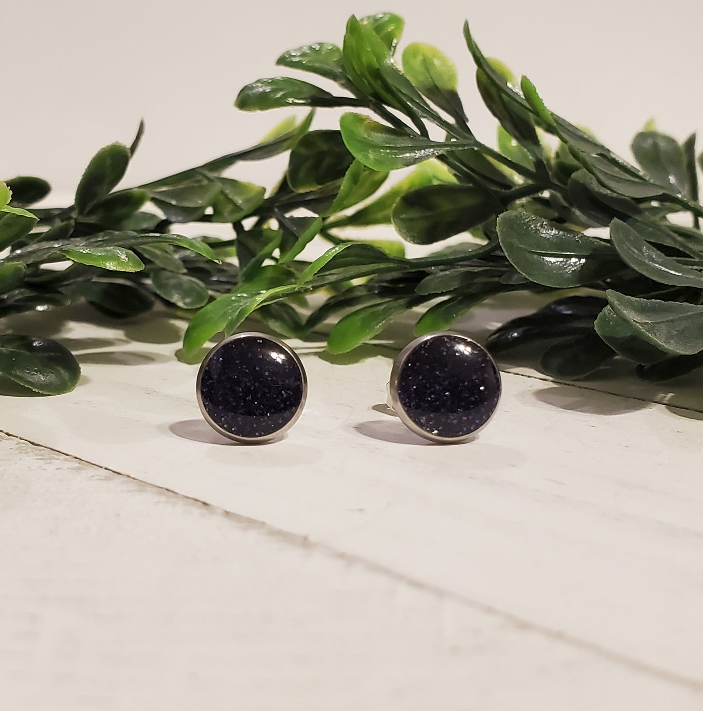 Sassy Studs (8mm)-Onyx Glitter