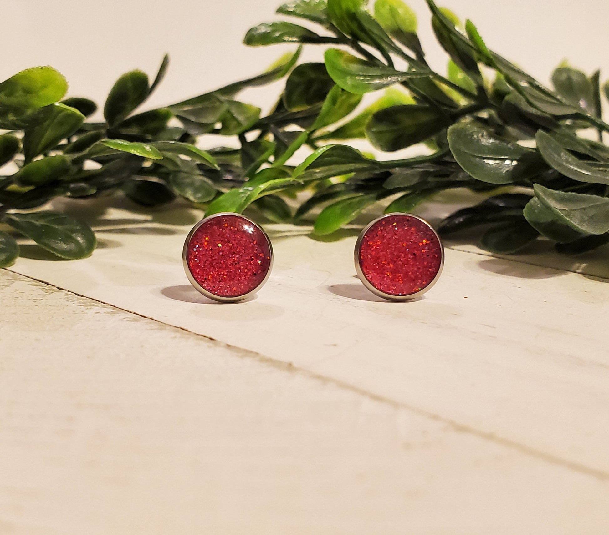 Sassy Studs (8mm)-Fuchsia Glitter