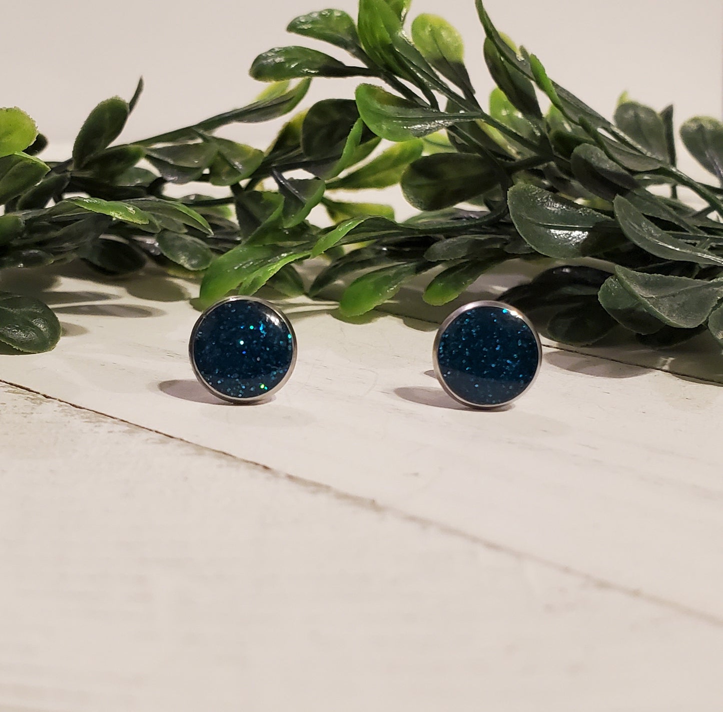 Sassy Studs (8mm)-Teal Glitter