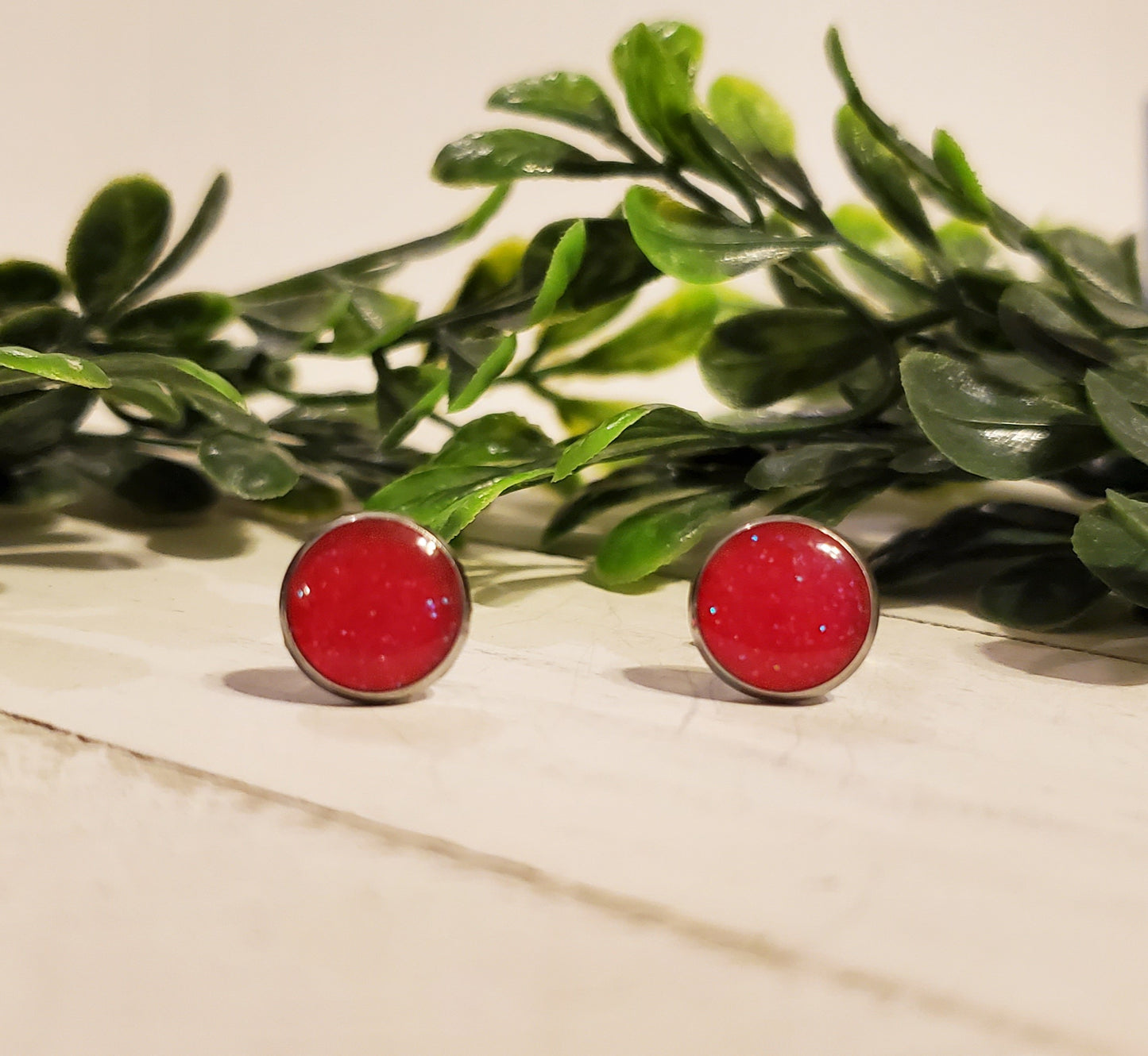 Sassy Studs (8mm)-Hot Pink Glitter