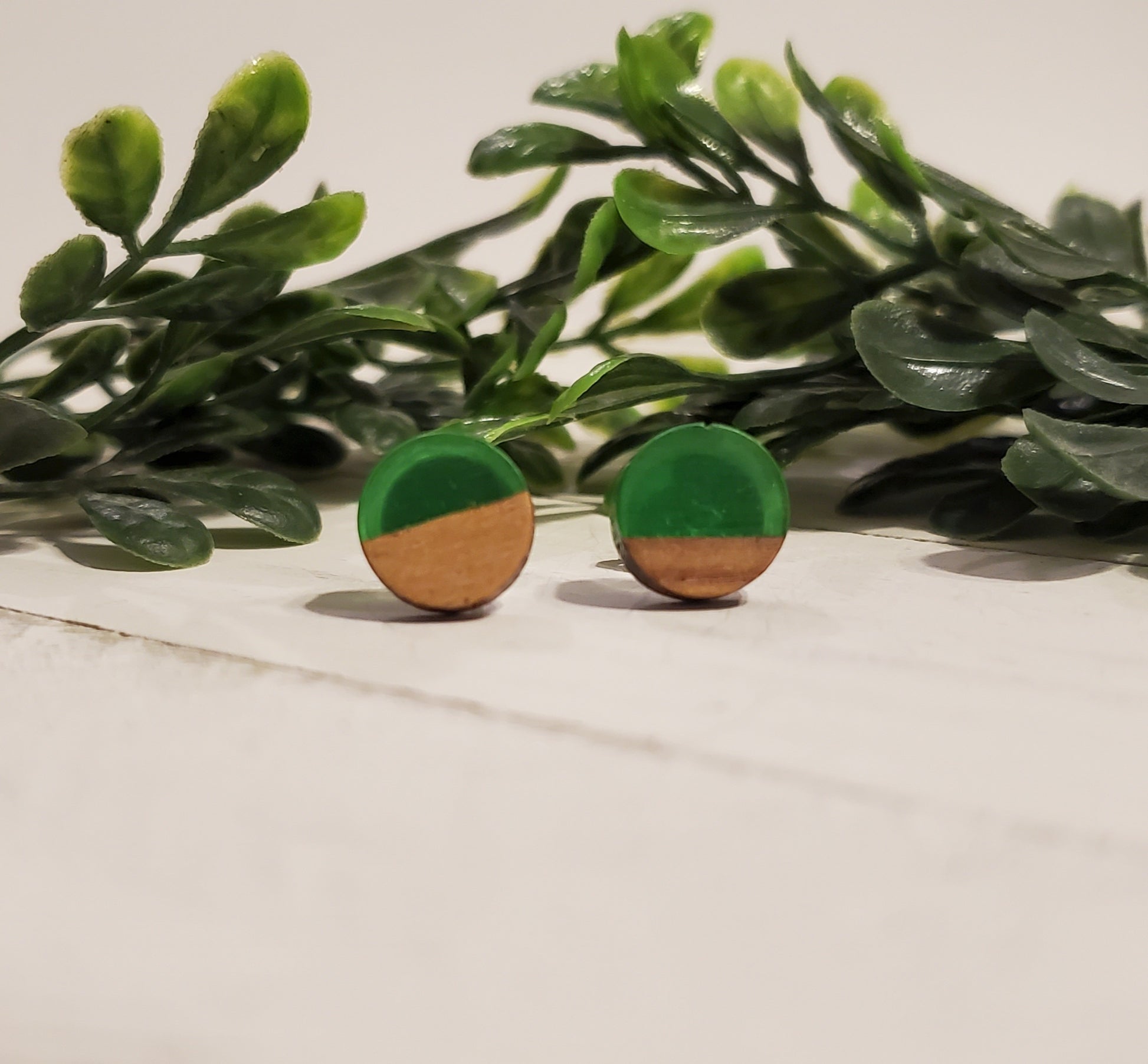 Wood & Resin Studs-Green